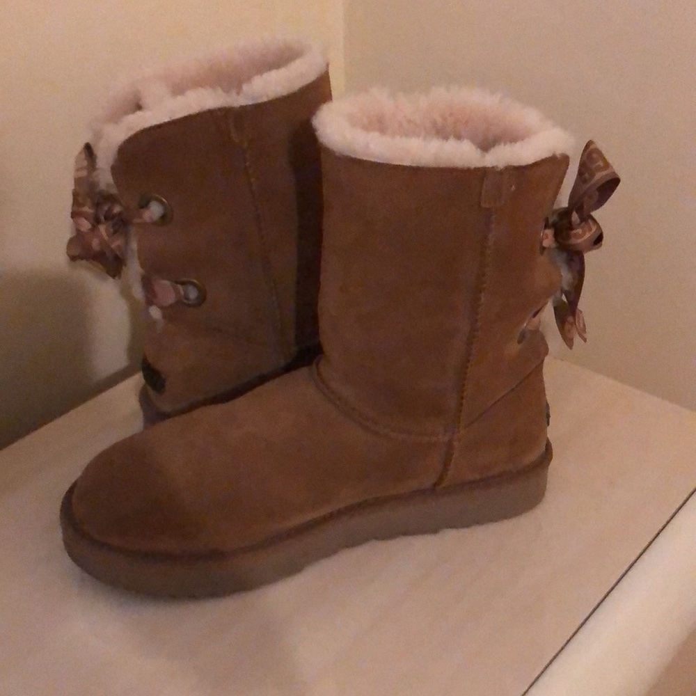 Ugg’s Women Chestnut Lace Boot. Comfy boots. - Picture 5 of 5